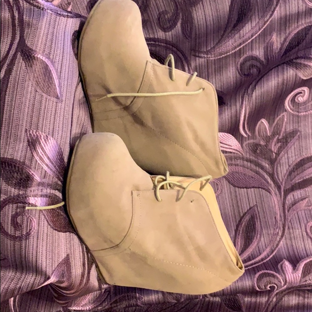 Platform bootie